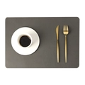 Sottopiatto minimalista in pelle grigio scuro con trama fine e angoli arrotondati - 43*30cm / grigio scuro