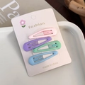 Primer plano de cuatro pinzas para el cabello en colores macaron con acabado mate - Gota de Agua Esmerilada