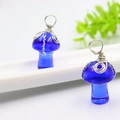Pendentif champignon en cristal bleu fait main avec détail en fil d'argent - Cristal Bleu Synth Ton Argent