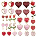 Sortiment bunter Rosenherz und Schlüsselanhänger aus Legierung für DIY-Schmuckherstellung - Gemischtes 30er-Set zum Valentinstag (15 Stile x 2)