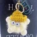 Mignon porte-clés monstre en fourrure de vison jaune avec bonnet pour décor de sac - Blanc Cassé