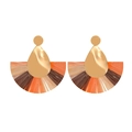 Boho Fächer-Ohrringe mit goldenem Metallstecker und mehrfarbigen Bast-Quasten für Damen - Orange Braun Mix (7629)