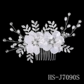 Silver bridal hair comb featuring white pearl flowers and rhinestone leaf details - Silver Artificial Pearl Rhinestone Flower Hair Comb (HS-J7090S)