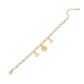 Handgefertigtes Perlenarmband mit goldenen Herz- und Kleeblattanhängern auf Weiß - Kleeblatt Herz Stil (4#)