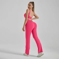Eng anliegender fuchsia Yoga-Jumpsuit mit offenem Rücken und Schlaghose für Damen - XS / Himbeerrot