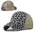 Casquette de baseball délavée avec imprimé léopard devant et filet arrière respirant - Réglable / Queue de cheval léopard grise
