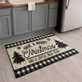 Dettaglio dello zerbino natalizio con bordo a scacchi e albero su pavimento in legno - 40*60cm【Velluto Delicato】 / Zerbino di Natale-3