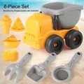 Set di 8 giochi da spiaggia per bambini con camion ribaltabile giallo e stampini - Piccolo Camion Giallo per Scavare la Sabbia Set da 8 Pezzi (Forma e Colori Casuali)