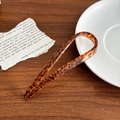 Minimalist leopard print acetate U-shaped hair pin with Creation France engraving - Transparent Coffee