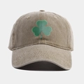 Dettaglio del cotone lavato kaki con ricamo a quadrifoglio verde sul berretto da baseball - Cachi scuro