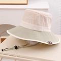 Dettaglio cappello sole per bambini con ricamo e cinturino regolabile al mento - 54cm (3-8 anni) / Beige