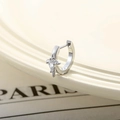 Orecchini a stella in acciaio al titanio 316L argentato con zirconi cubici - Cerchio da 10mm (Pezzo Singolo)