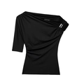 Détail du haut noir à une épaule avec coupe asymétrique et boucle métallique argentée - XS / Noir