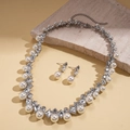 Elegante set gioielli in argento con perle e strass, inclusi collana e orecchini lobo - Argento (Set collana + orecchini)