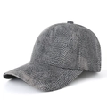 Berretto da baseball grigio per adulti con trama in finta pelle e visiera curvata - Regolabile / grigio scuro