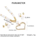 Parametri dettagliati della collana con ciondolo a cuore e del set di orecchini di perle - Stile Intarsiato con Perle a Cuore Cavo (KS200627-KFC) / Oro