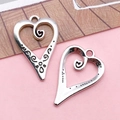 Zwei vintage silberne Hohlherz-Anhänger aus Legierung für DIY-Halsketten und Schmuck - Vintage Hohlherz
