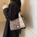 Borsa tote leopardata alla moda con nastro intrecciato e spalline in pelle nera - Cachi