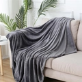 Couverture en flanelle grise sur canapé avec texture pelucheuse douce pour plus de confort - 100X150cm (340g) / Gris foncé