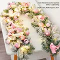 Guirlande de Noël rose enneigée de 1,8m avec lumières LED, nœuds velours et boules - Guirlande Mixte Enneigée 1.8m Rose avec Lumières