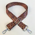Adjustable leopard print bag strap with silver metal hooks and knit texture details - Pattern 49 Silver Clasp