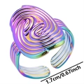 Nahaufnahme des 1,7 cm Innendurchmessers des Edelstahlrings mit Regenbogen-Farbverlauf - Regenbogen