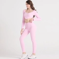Set da yoga a costine rosa con crop top a maniche lunghe e leggings a vita alta da donna - S / Rosa