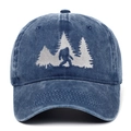 Berretto da baseball in denim lavato blu scuro con ricamo della sagoma di Bigfoot - Blu navy