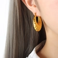 Eleganti orecchini a croissant a forma di U placcati in oro con texture radiante - Oro