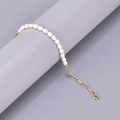 Detail van de armband met zoetwaterparels en 18K goudvergulde roestvrijstalen ketting - Armband / 21cm