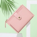 Portafoglio corto minimalista in pelle rosa con bottone a pressione dorato e zip - Rosa