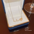 Goldene Titanstahl-Halskette mit Herz-Herzschlag-Anhänger und Zirkonia in einer Geschenkbox - Herz und EKG-Stil (X051) / 18K-Gold / Gold