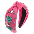 Dettaglio del cerchietto annodato con perle turchesi e cristalli su tessuto fucsia - Turchese Rosa Rosso