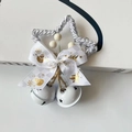 Stella di Natale d'argento con fiocco bianco campanelli e bacche per decoro albero - Stella Bianca