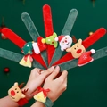 Pulsera navideña de reno de peluche en colores festivos rojo y verde para niños y adultos - Pulsera de Bofetada de Navidad Aleatoria