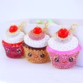 Süße Strass-Cupcake-Schlüsselanhänger in Pink, Rot und Braun mit Goldhaken - Zufällige Farbe