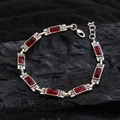 Bracciale in argento con cristalli rossi rettangolari e zirconi su pietra nera - Rosso