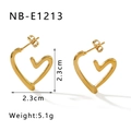 Detalle de pendientes de corazón en oro de 18K con dimensiones de 2,3cm y peso de 5,1g - Estilo de corazón irregular hueco (NB-E1213) / Oro de 18K