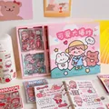 Dettaglio di adesivi cartoon con ragazze, conigli e orsi applicati su una borraccia - 6# Esplosione Carina 100 Fogli In Scatola (TZ246)