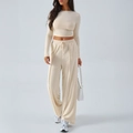 Damen Yoga-Set in Beige mit kurzem Langarmshirt und weiter Hose mit Tunnelzug-Bund - L / Aprikose