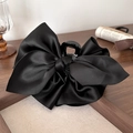 Eleganter großer schwarzer Satin Schleife Haarklammer für dickes Haar auf Holzgrund - Haarklammer-Schwarz-Doppelseitig