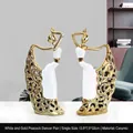 Par de elegantes figuras de bailarina de pavo real en cerámica blanca y oro de lujo - Un par / Blanco/Dorado