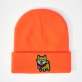 Détail du bonnet en tricot orange vif avec une jolie broderie de dessin animé Shiba Inu - Rouge Orangé