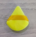 Borla de maquillaje de terciopelo amarillo en forma de gota con cinta de raso fina - Tamaño mini / Amarillo