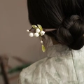 Pic à cheveux en bois de santal avec fleurs de muguet et pendentif en perle - Pic Muguet / Blanc