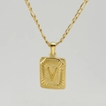 Collier maille Figaro en acier inoxydable 18K doré avec pendentif carré lettre V relief - Lettre V Dorée (Avec Chaîne)
