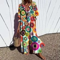 Gros plan détaillé sur l'imprimé cercles concentriques de la robe maxi à col en V - S / Haut Et Bas / Imprimé pois multicolores