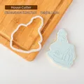 Hausförmige Ausstechform für Weihnachten, weißer Kunststoff, Größe 6,9x8,7cm und 1,5cm hoch - PC0209-Haus Ausstecher