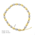 Detailansicht der 10mm Gold- und Silber-Olivenperlenkette mit sicherem Karabiner - Mischfarbene Olivenperlen / Abwechselnd Gold & Silber
