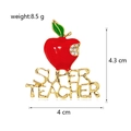 Gouden rode appelbroche met Super Teacher tekst, strass blad en gewicht van 8.5g - Super Leraar Appel (C149-A)